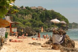 bingin beach